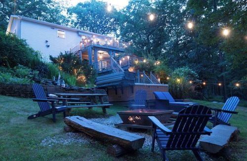 Bushkill House | Hideaway/Hot Tub/Sunna/Kayaks/Lake/Pool/Game Room/Cold Plunge
