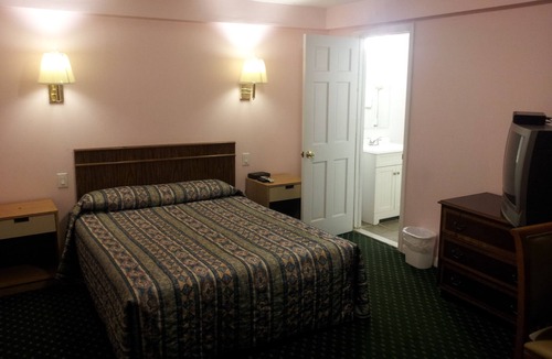 Newington Hotel | Hi-View Motel