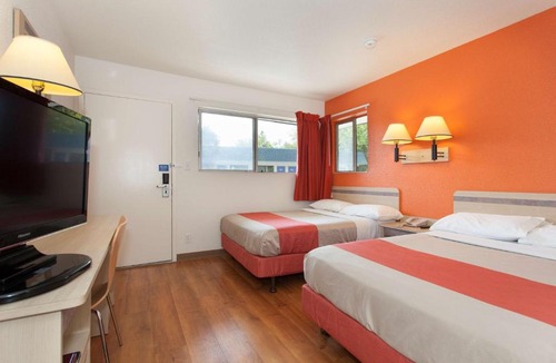 Davis Hotel | Hi - Wheel Flats