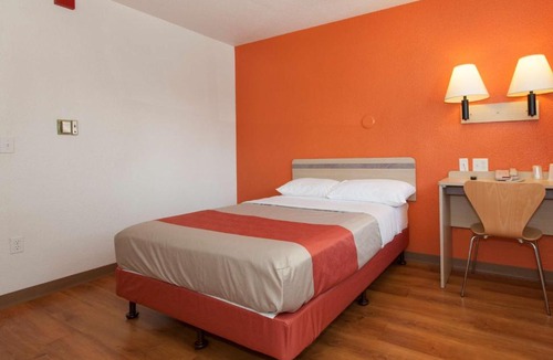 Davis Hotel | Hi - Wheel Flats