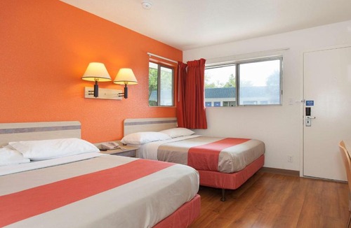 Davis Hotel | Hi - Wheel Flats