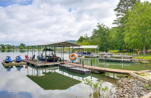 Hiawassee House | Hiawassee Getaway w/Hot Tub, Deck & Lake Access!
