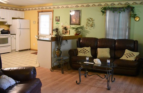 Hiawassee House | Hiawassee river cabin $ 85 per night ON THE BEAUTIFUL HIAWASSEE RIVER