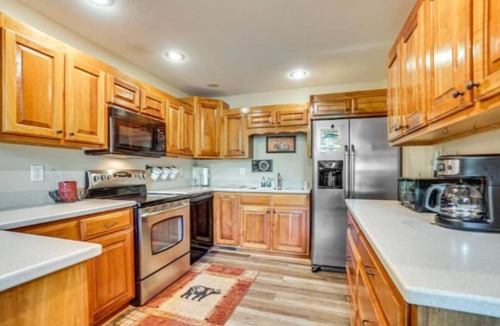 Hiawassee House | Hiawassee River Retreat w/2 Mountain-View Decks