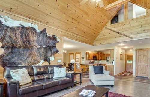 Hiawassee House | Hiawassee River Retreat w/2 Mountain-View Decks