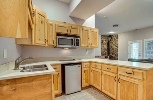 Hiawassee House | Hiawassee River Retreat w/2 Mountain-View Decks