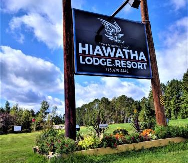 Eagle River Hotel | Hiawatha Lodge Inn