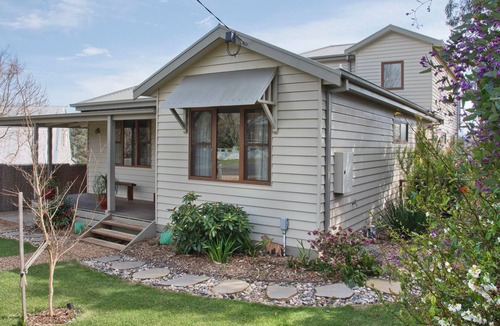 Hepburn Springs House | Hibernate - Gully Views, Stone Bath, Great Spaces