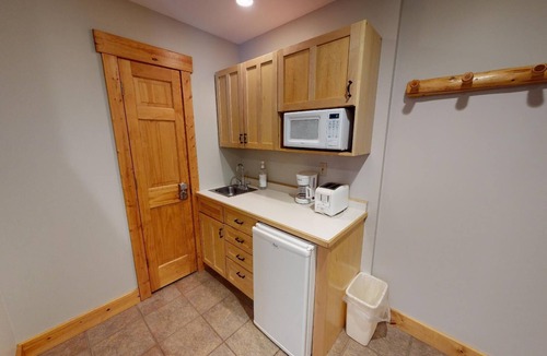 Lutsen House | Hibernation House at Lutsen, Hibernation House at Lutsen