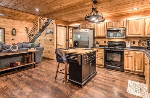 Williamstown Other | Hibernation Station - Pet Friendly | Hot Tub | Fire Pit | Pool Table & Arcade Games