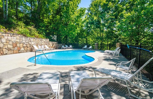 Gatlinburg House | Hibernation Station, 2 BR, Pool Access, Hot Tub, Fireplace, Sleeps 4
