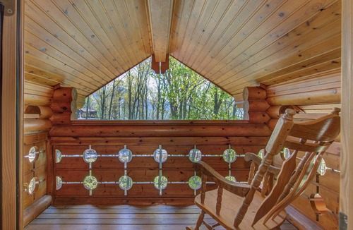 Gatlinburg Cabin | Hibernation Station, 2 BR, Pool Access, Hot Tub, Fireplace, Sleeps 4
