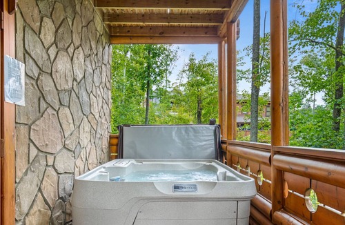 Gatlinburg Cabin | Hibernation Station, 2 BR, Pool Access, Hot Tub, Fireplace, Sleeps 4