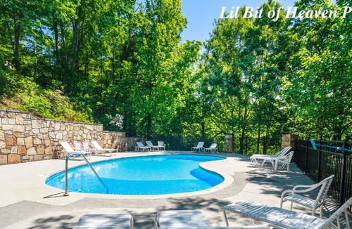 Gatlinburg Cabin | Hibernation Station, 2 BR, Pool Access, Hot Tub, Fireplace, Sleeps 4