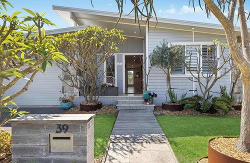 Wamberal House | Hibiscus by Coast Hosting