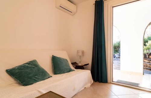 Le Rayol Apartment | Hibiscus by Interhome