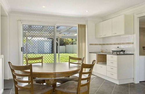 Maloneys Beach House | Hibiscus Close Beach Front Living