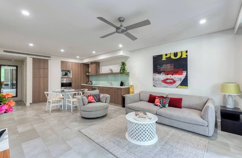 Palm Cove Resort | Hibiscus Haven Resort style Chic by the Beach