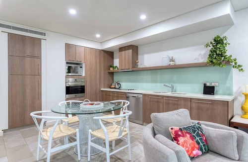 Palm Cove Resort | Hibiscus Haven Resort style Chic by the Beach