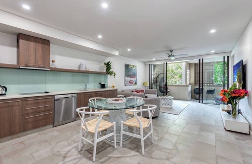 Palm Cove Resort | Hibiscus Haven Resort style Chic by the Beach