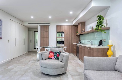 Palm Cove Resort | Hibiscus Haven Resort style Chic by the Beach