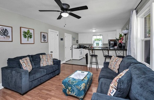 Rosewood House | Hibiscus Hideaway | Relaxing 3BR Escape