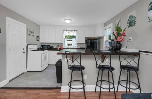 Rosewood House | Hibiscus Hideaway | Relaxing 3BR Escape