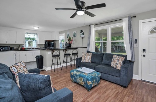 Rosewood House | Hibiscus Hideaway | Relaxing 3BR Escape