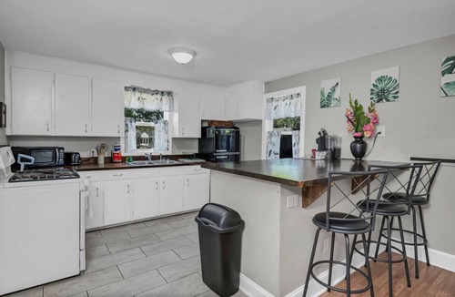 Rosewood House | Hibiscus Hideaway | Relaxing 3BR Escape