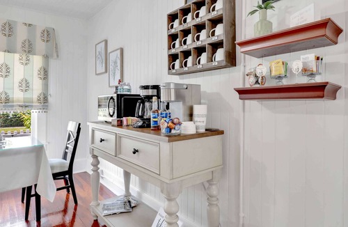 Fort Myers River District House | Hibiscus House Bed & Breakfast Inn Turtle Room Bed-ADA
