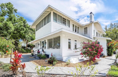 Fort Myers River District House | Hibiscus House Bed Breakfast Citrus Room