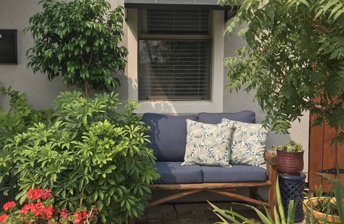 Amarillo House | Hibiscus House central located