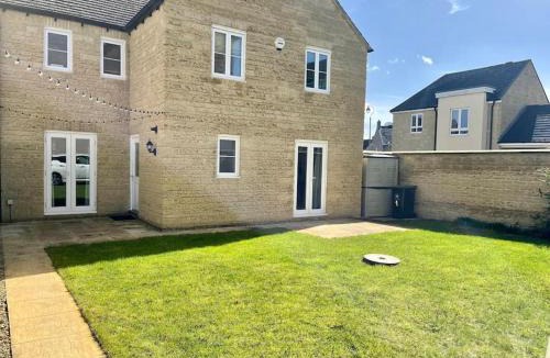 Carterton House | Hibiscus House