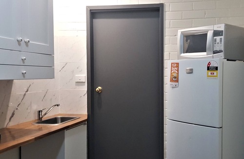 Budgewoi Hotel | Hibiscus Lakeside Motel