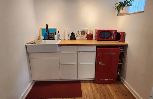 Rhinebeck Village Business District Apartment | Hibiscus Suite - Private Studio Apartment in Rhinebeck Village