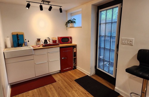 Rhinebeck Village Business District Apartment | Hibiscus Suite - Private Studio Apartment in Rhinebeck Village