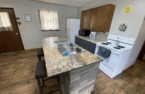 Pittsburg Cabin | Hickory Grove Hideaway Cabin 10