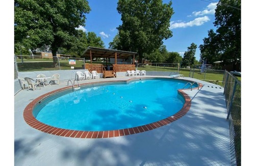 Pittsburg House | Hickory Grove Hideaway - Cabin 6