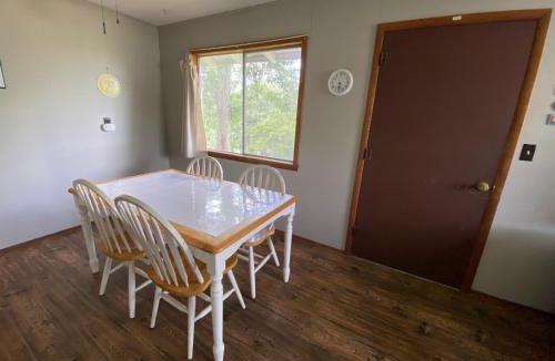 Pittsburg Hotel | Hickory Grove Hideaway