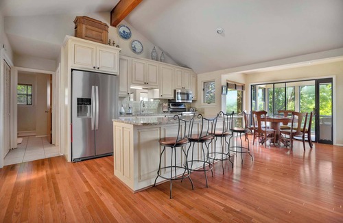Lowell House | Hickory Haven-Direct Lake Access-Furnished Patio