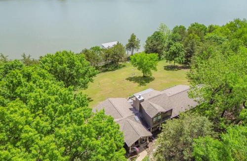 Lowell House | Hickory Haven-Direct Lake Access-Furnished Patio
