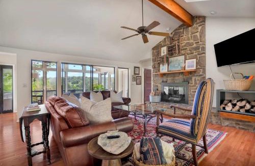 Lowell House | Hickory Haven-Direct Lake Access-Furnished Patio