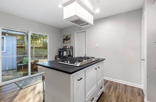 Shenandoah House | Hickory Haven-The Woodlands-EV CHARGER