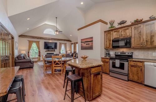 Hollister Cabin | Hickory Hideaway - Communal Pool Access