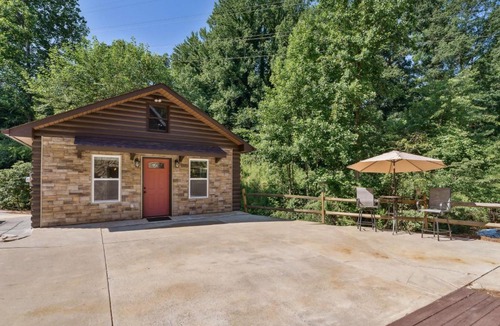 Hickory Apartment | Hickory Hideaway Pet-Friendly Haven with Fire Pit!