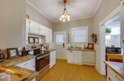 Texarkana House | 'Hickory Hill House' < 1 Mi to Downtown Texarkana!