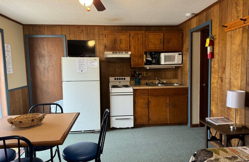 Clinton Cabin | Hickory Hollow Resort