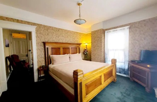 Anaconda Bed & Breakfast | Hickory House Inn