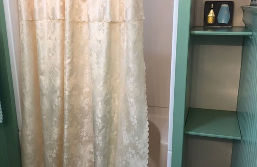 Anaconda Bed & Breakfast | Hickory House Inn