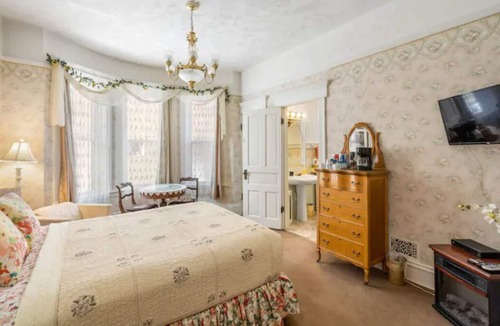 Anaconda Bed & Breakfast | Hickory House Inn